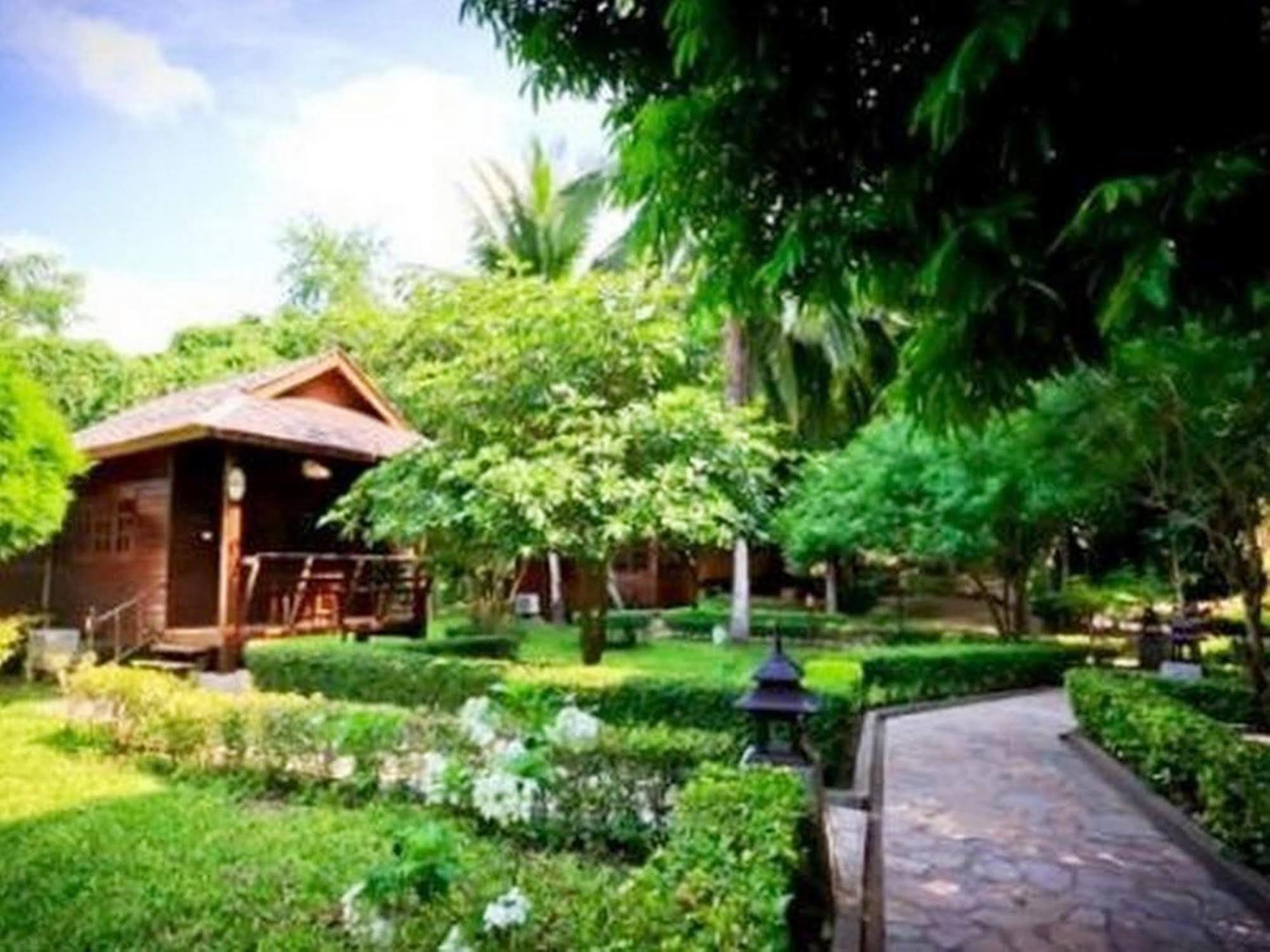 Aurora Resort Kanchanaburi Exterior foto